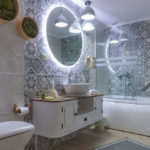 wc with back light and mirron on the rooms 4